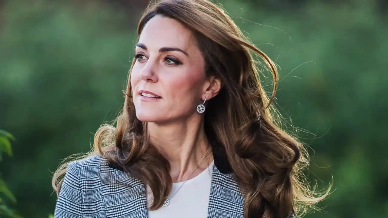 https://www.mobilemasala.com/film-gossip-hi/Princess-Kate-seen-outside-for-the-first-time-after-surgery-shared-social-media-post-amid-health-concerns-hi-i224874